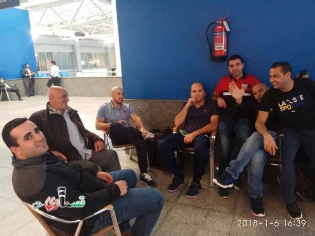   المعتمرون يغادرون مطار جدة في طريق عودتهم إلى البلدة ووفد الطائرة متوقع أن يصل فجر الأحد